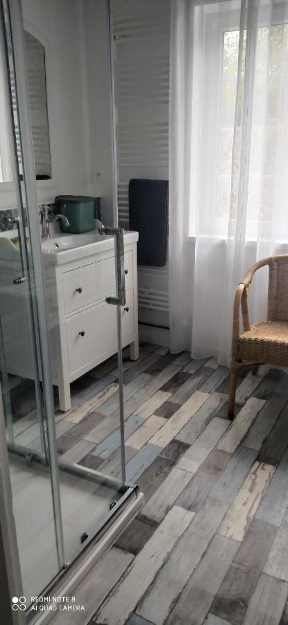 Logement Independant Attenant A Une Maison Dans Grand Jardin Retournac Exteriör bild